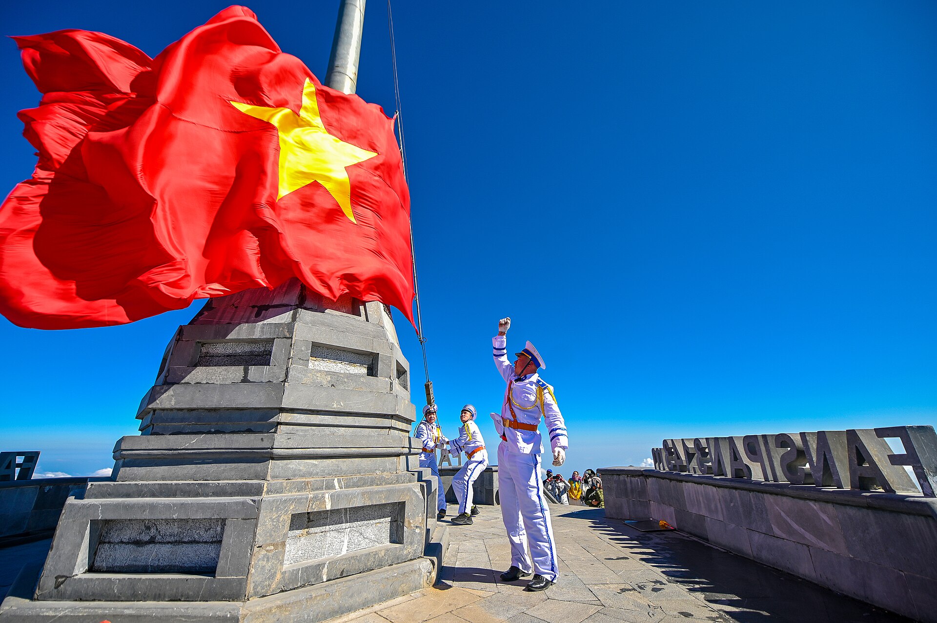 Fansipan Sa Pa: hành trình lên nóc nhà Đông Dương giữa mây núi