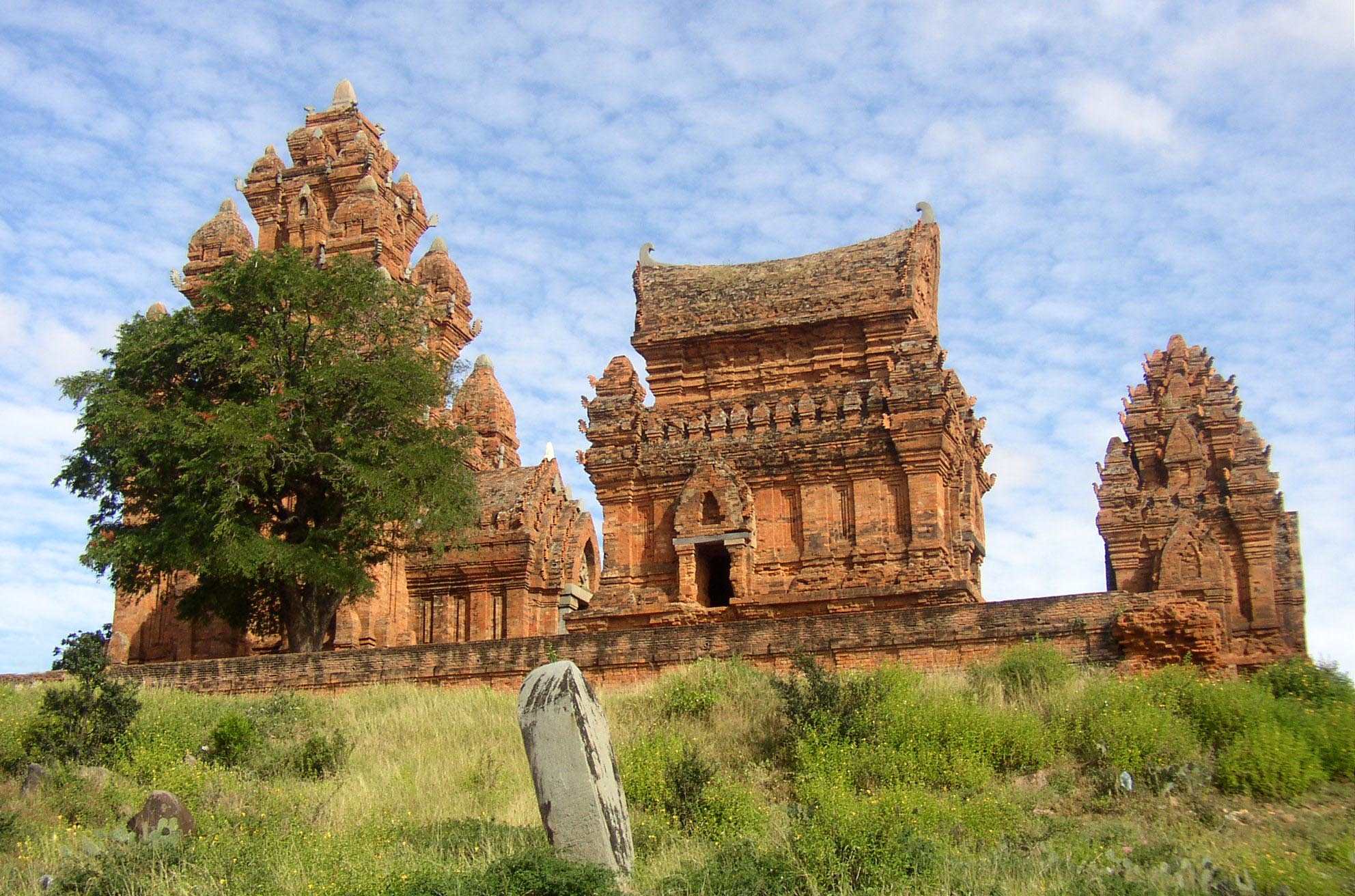 Tháp Po Klong Garai: khám phá kiến trúc Chăm trên đồi Trầu Phan Rang
