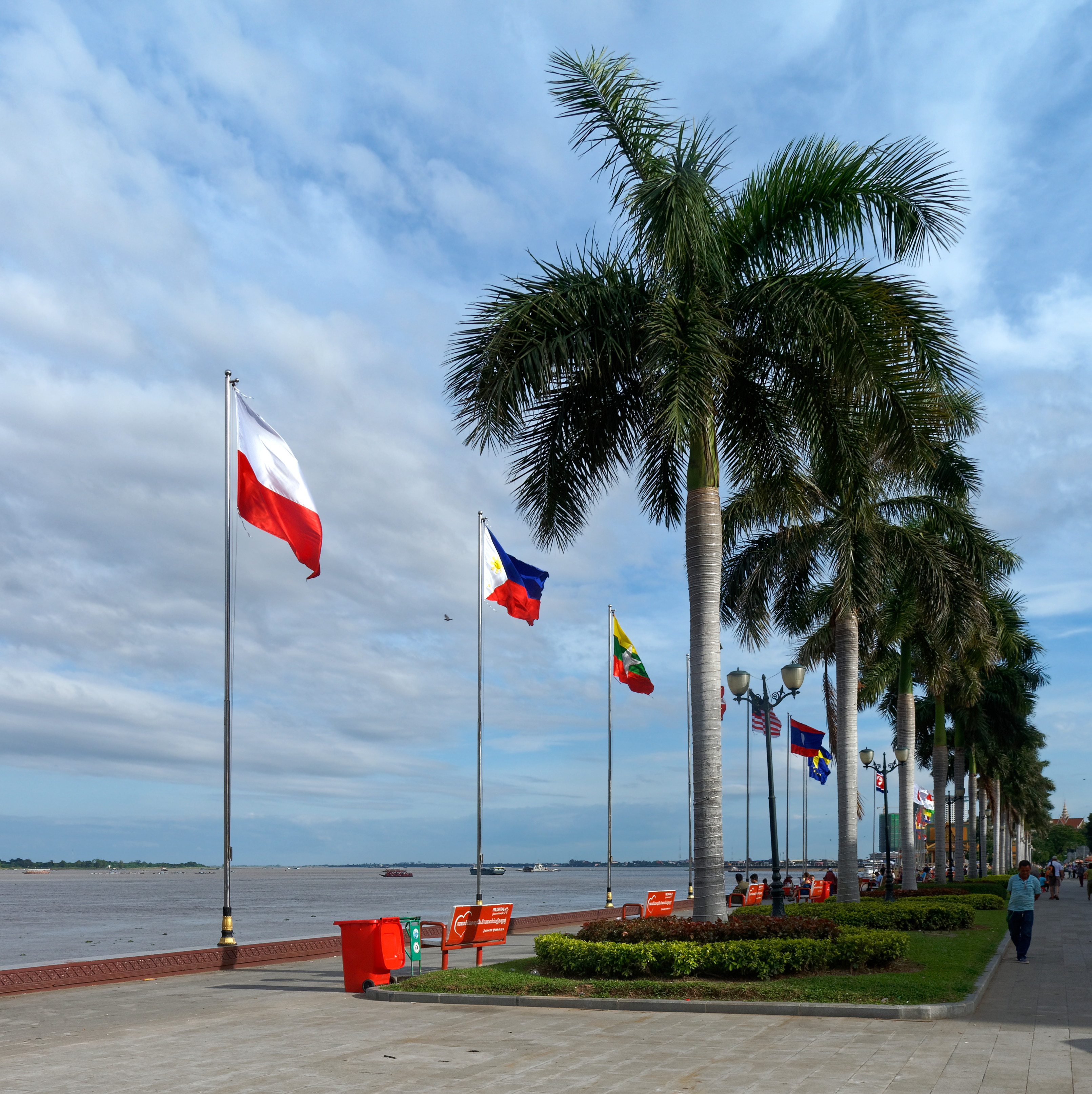 Bờ sông Sisowath Quay: ngắm hoàng hôn và nhịp sống Phnom Penh