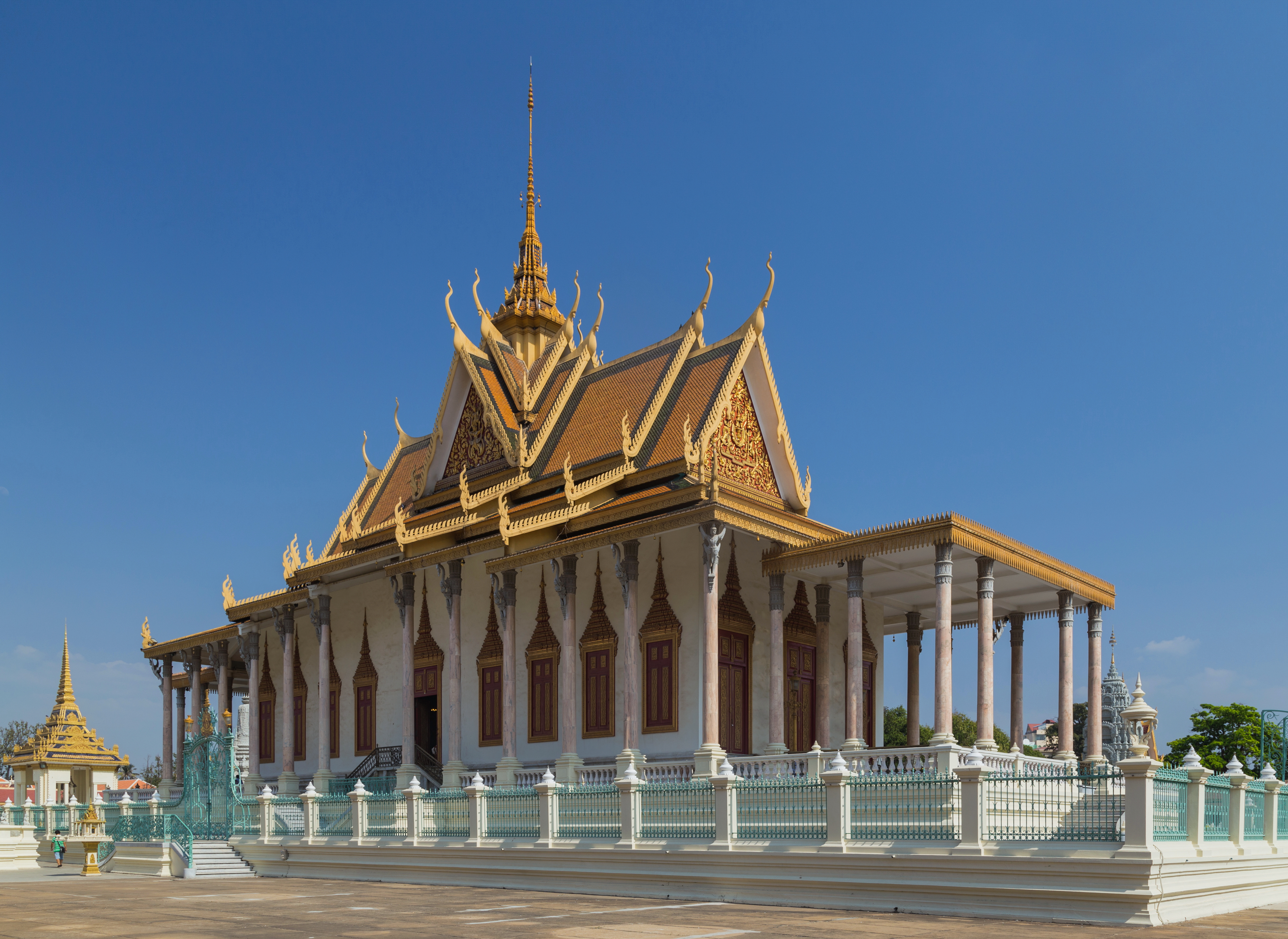 Chùa Bạc Phnom Penh: chiêm ngưỡng nghệ thuật trong khu Hoàng cung