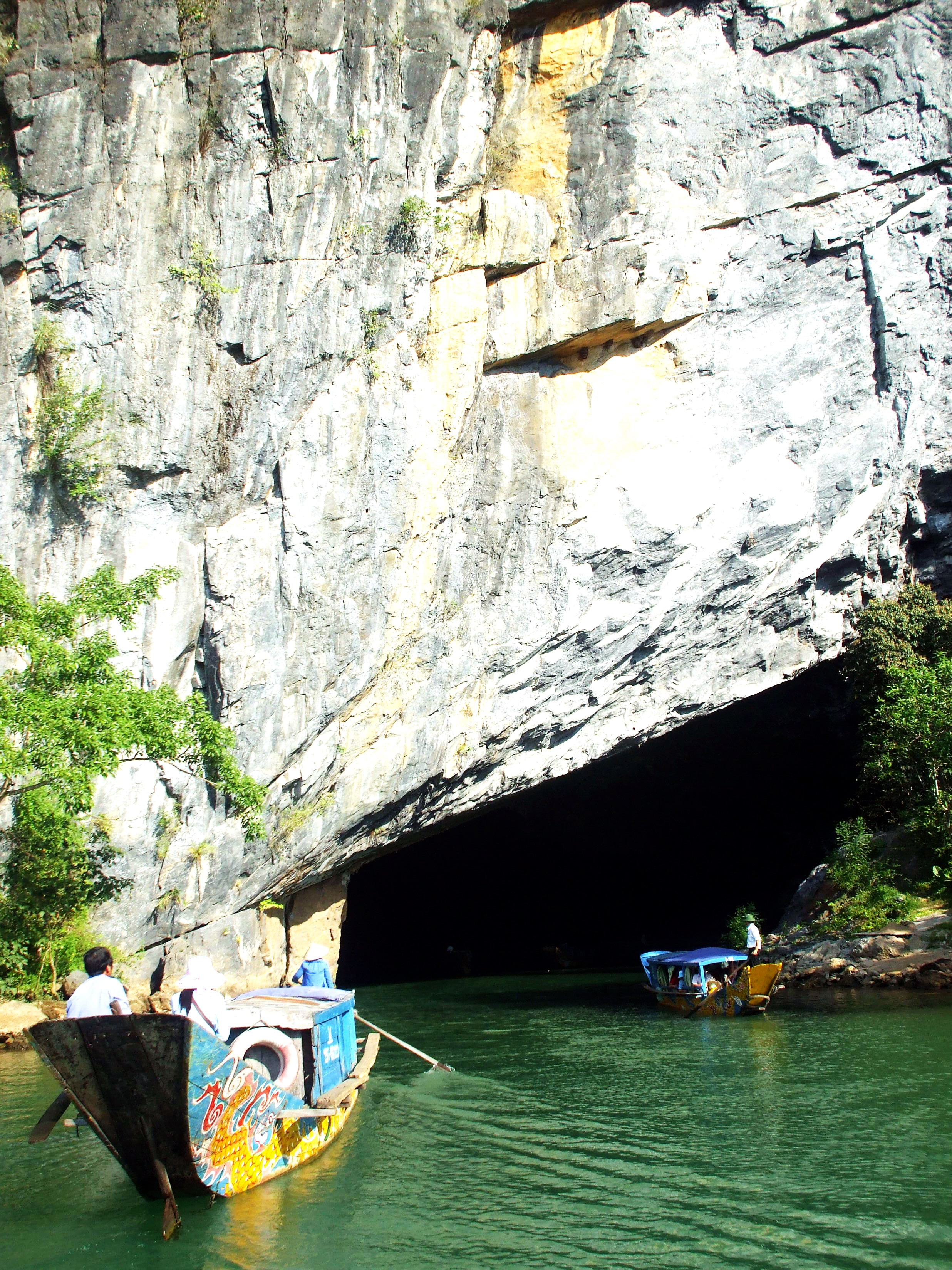 Bến thuyền Phong Nha: chuẩn bị chuyến vào động không vội và không lỡ lượt