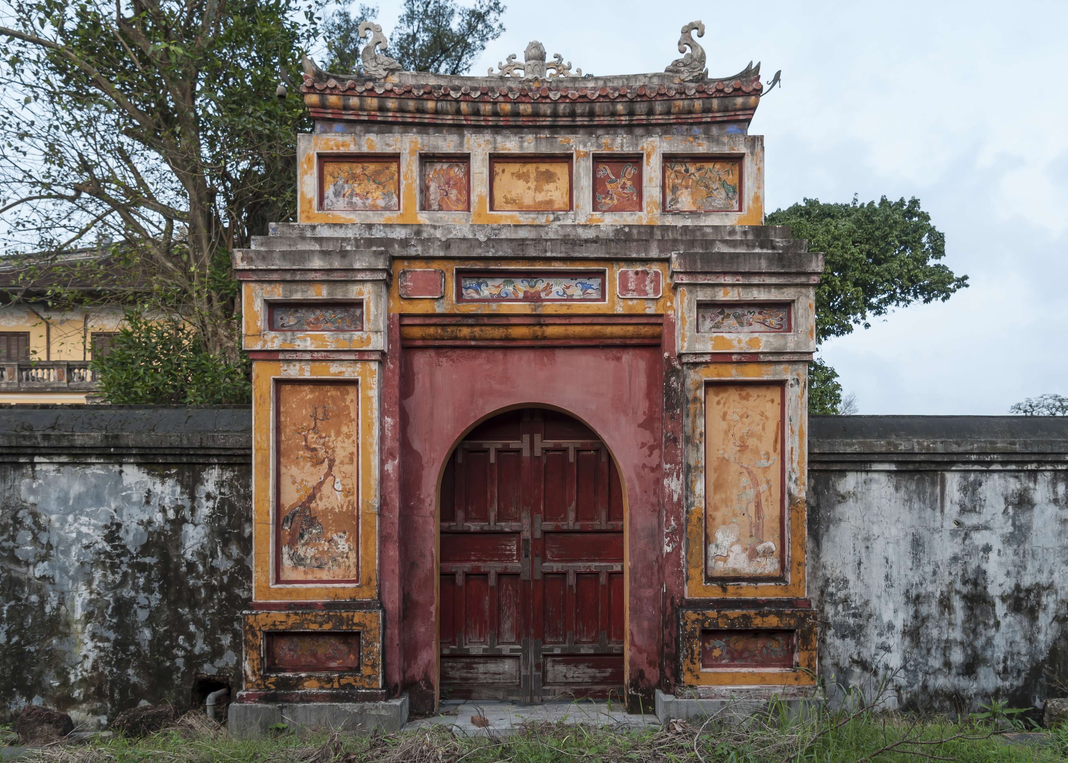 Đại Nội Huế: một ngày đi chậm qua cổng thành, sân điện và vườn cổ