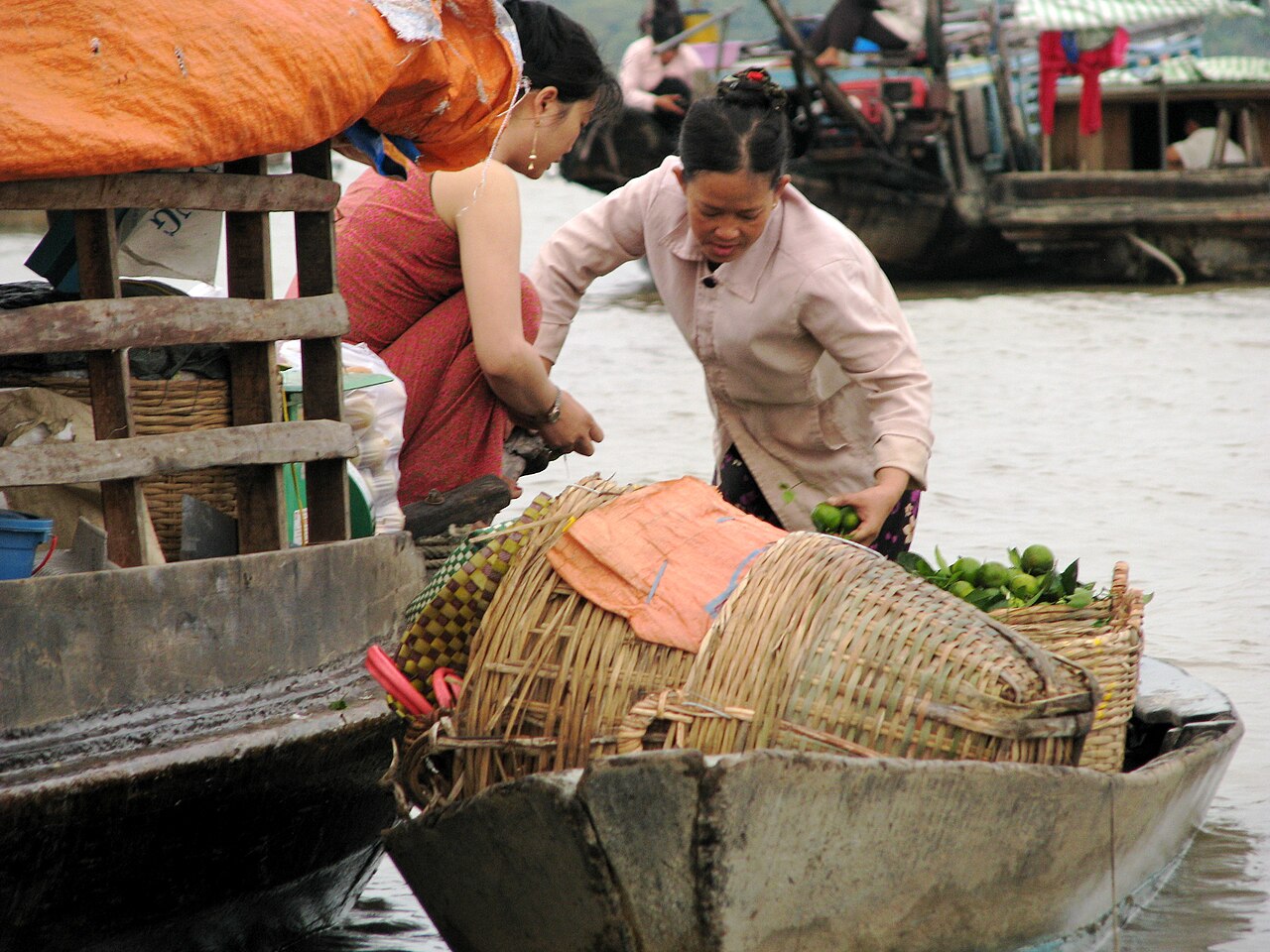 Chợ nổi Cái Bè: đi thuyền an toàn và hiểu nhịp mua bán trên sông