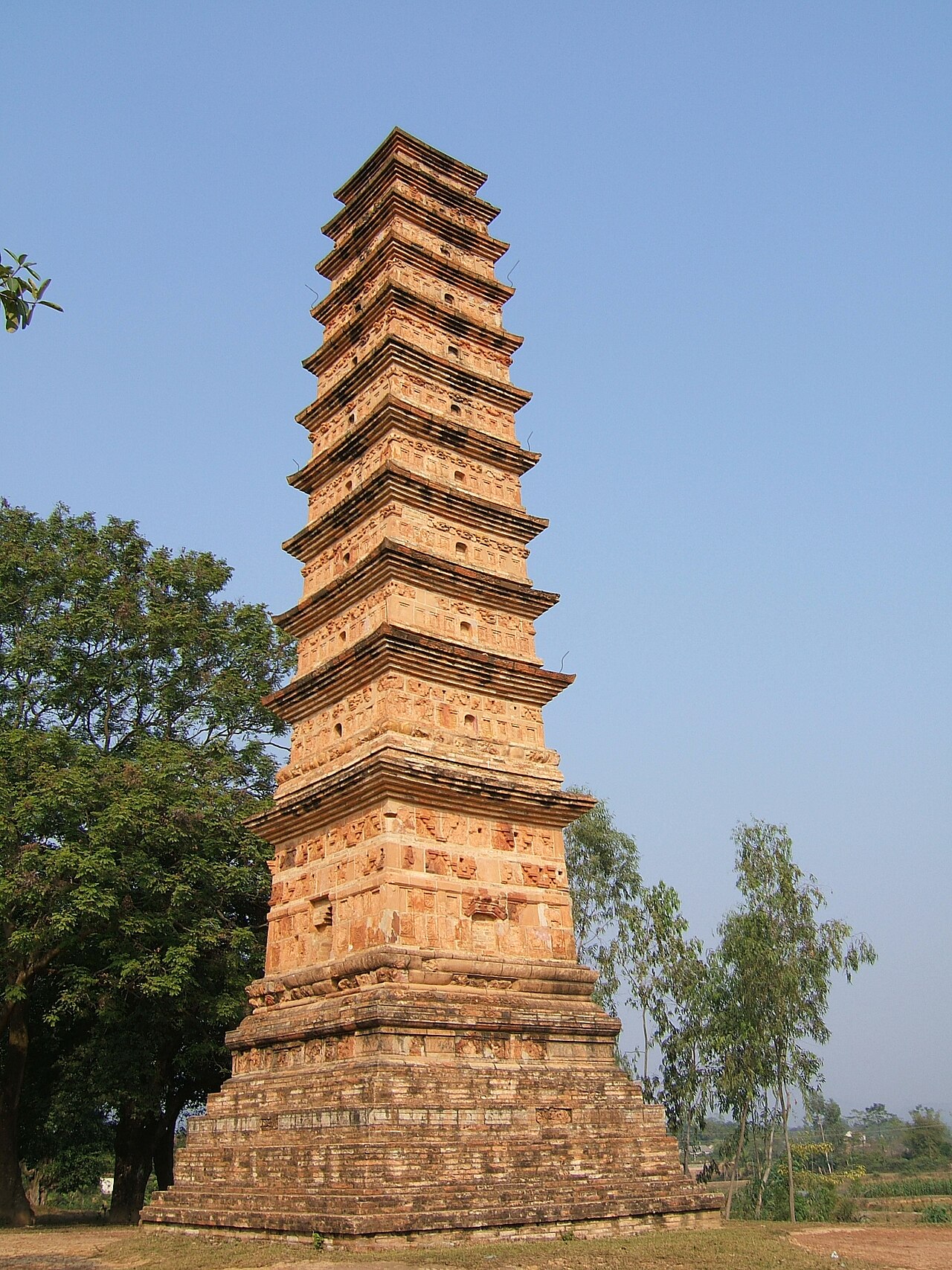Tháp Bình Sơn Vĩnh Phúc: ngắm tháp gạch cổ theo từng tầng hoa văn